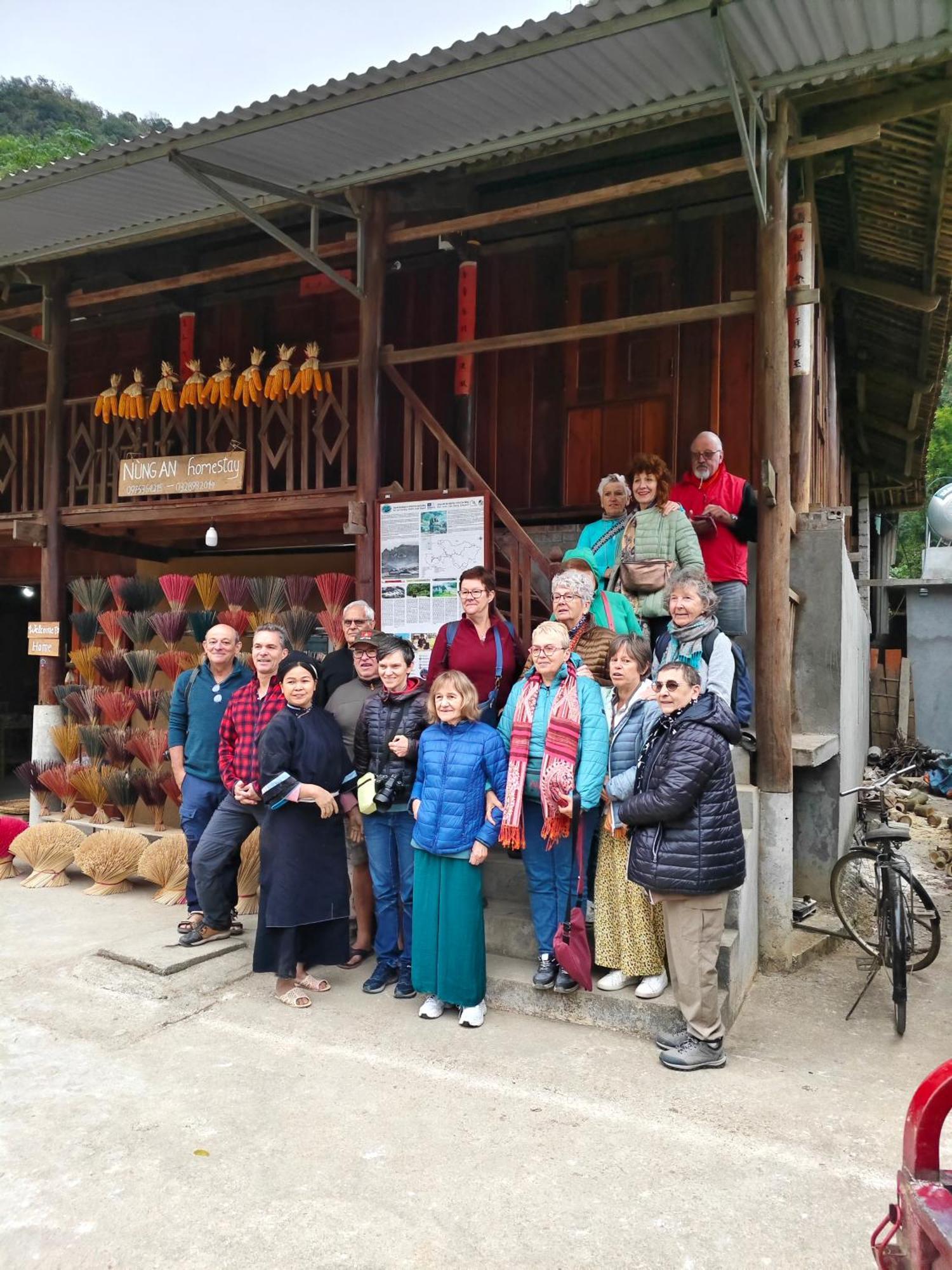 Nung An Homestay Quang Uyen Exterior foto